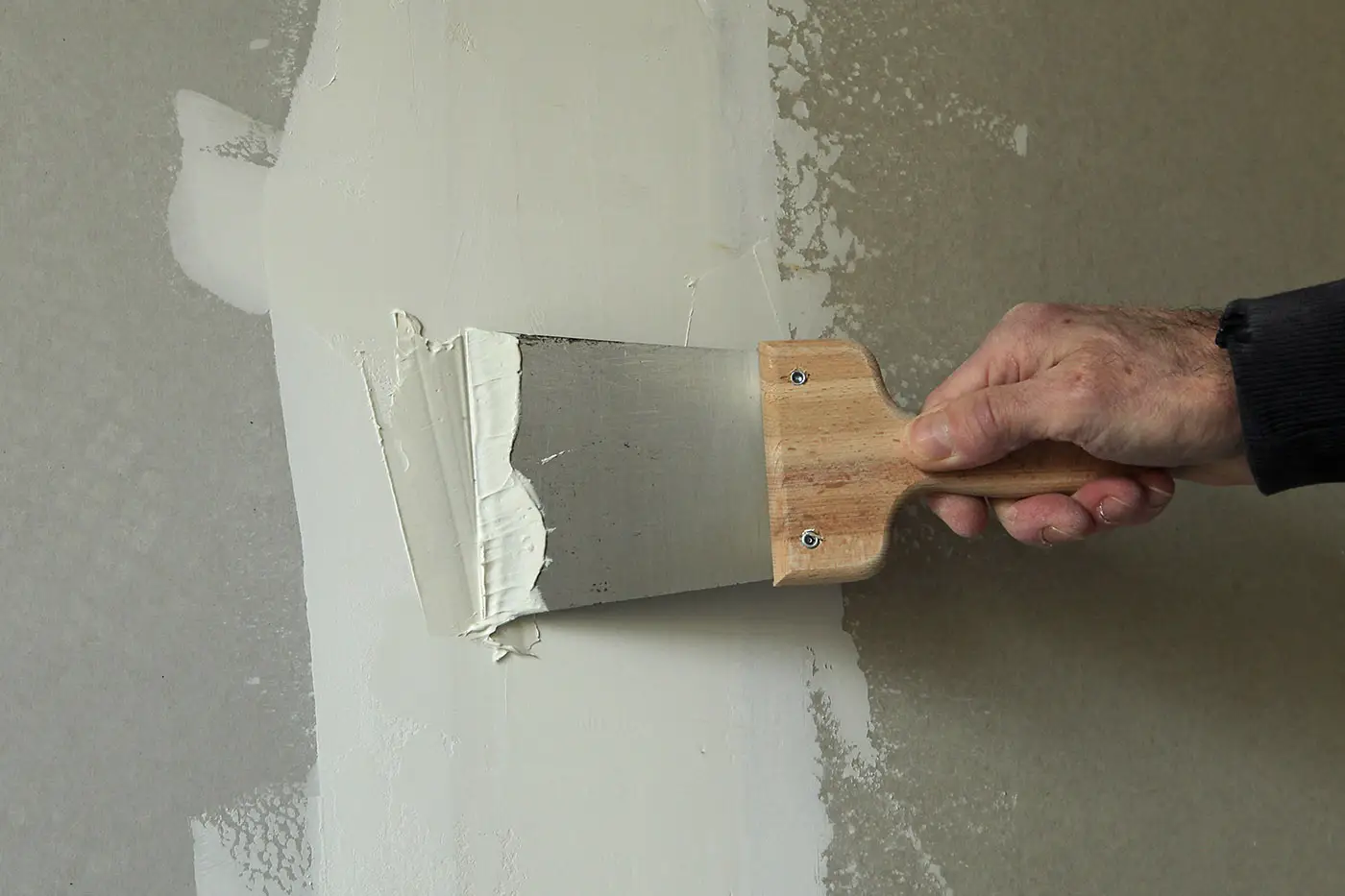 Spachteln einer Trockenbauwand