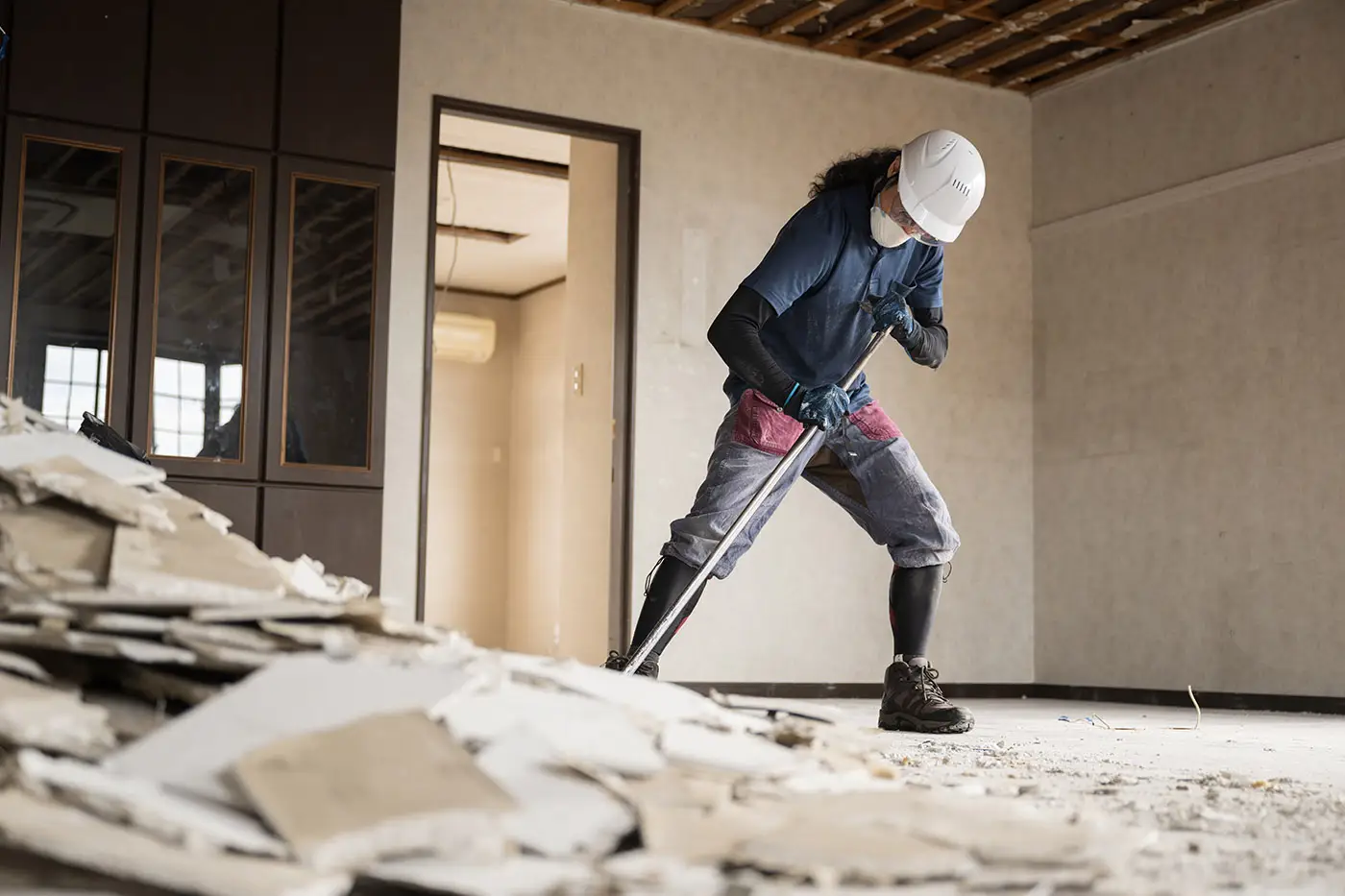 Abrissarbeiten an einem Fußboden
