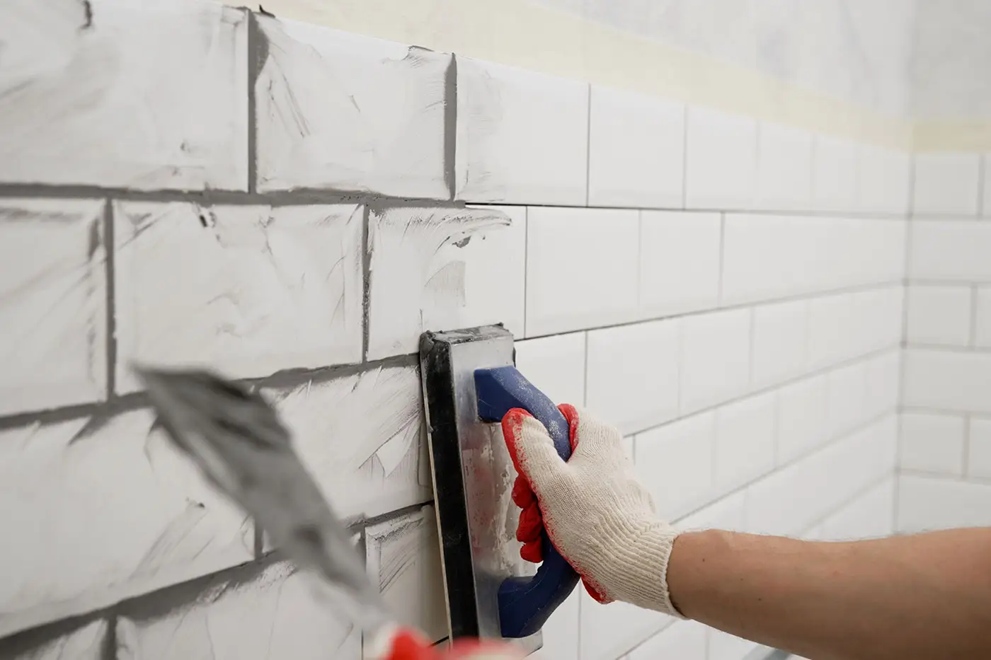 Bearbeiten von neu verlegten Metrofliesen