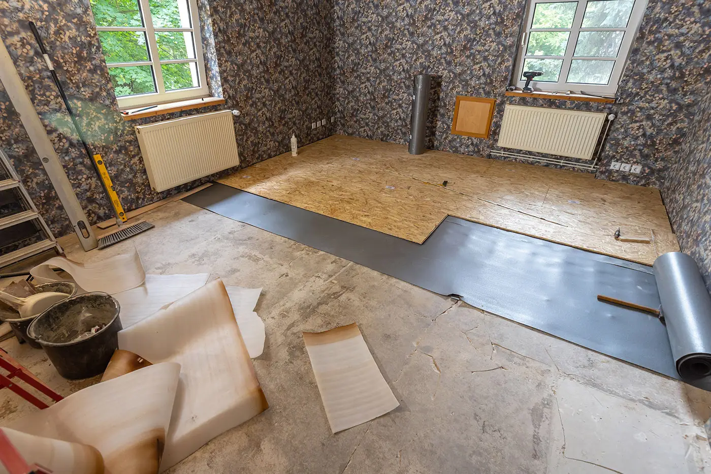 Verlegung eines Bodens mit Untergrundvorbereitung