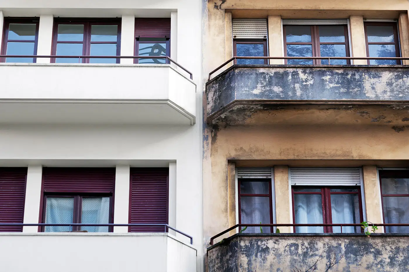Sanierte und unsanierte Balkons nebeneinander im Vergleich