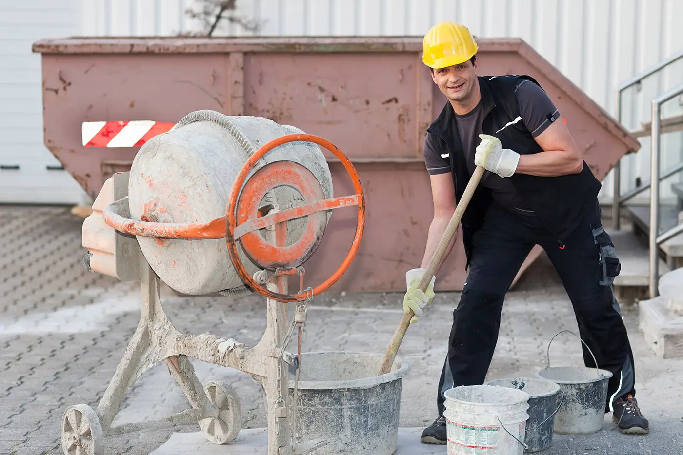 Maurer bei der Arbeit