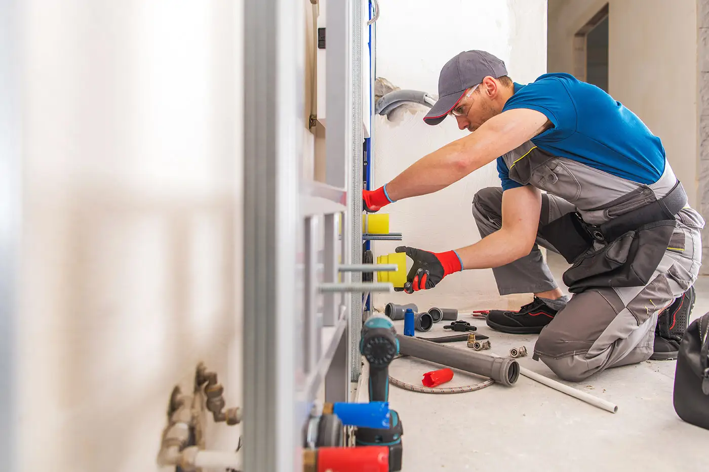 Arbeiter bei der Badrenovierung