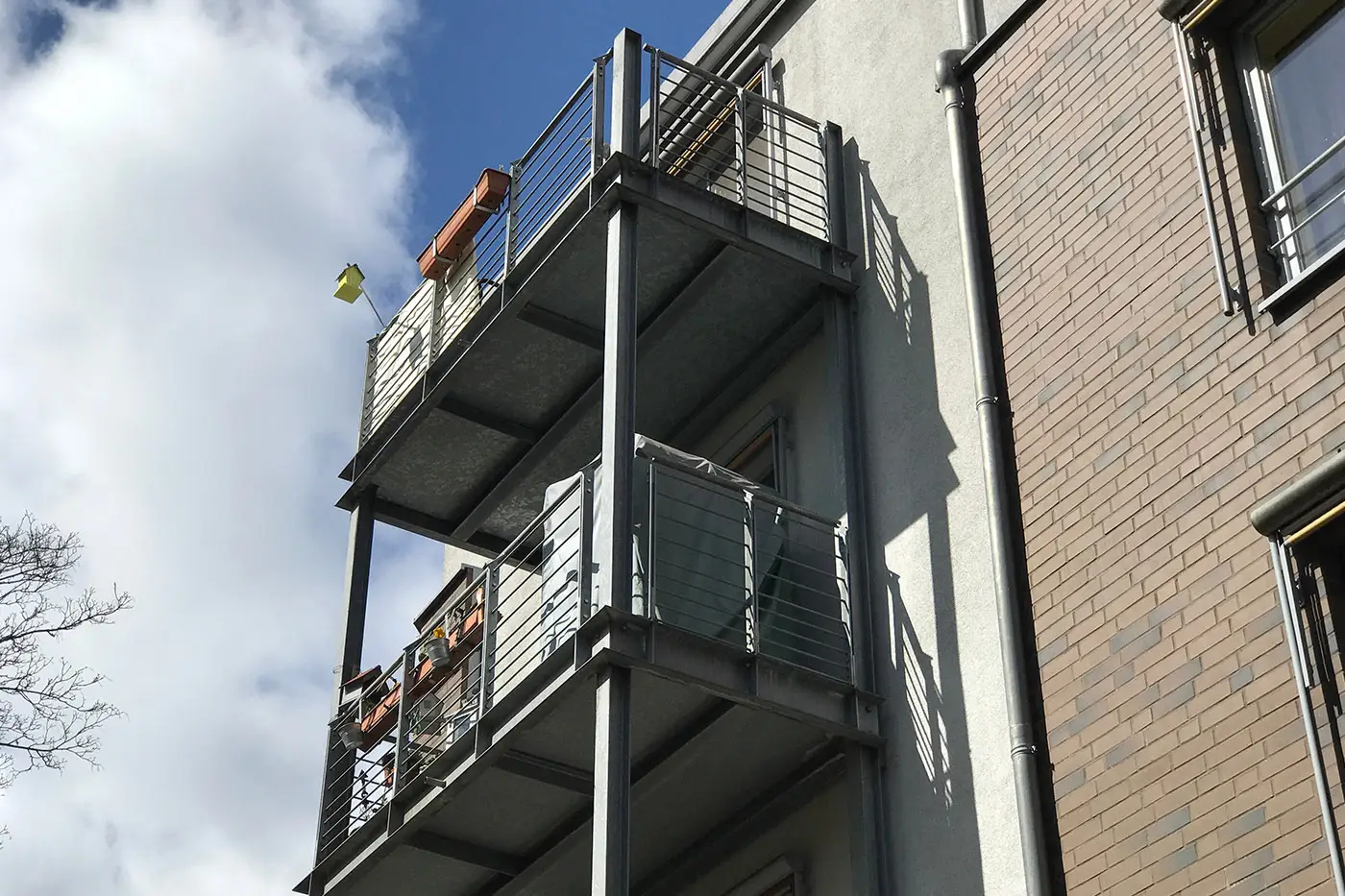 Neu gebaute Balkons