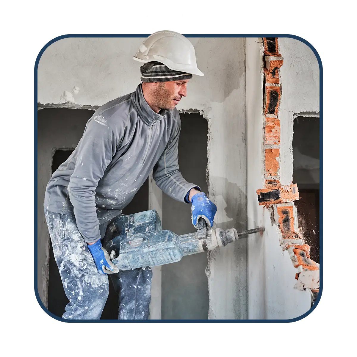 Inbauwerk Berlin Bauarbeiter beim Abriss einer Wand